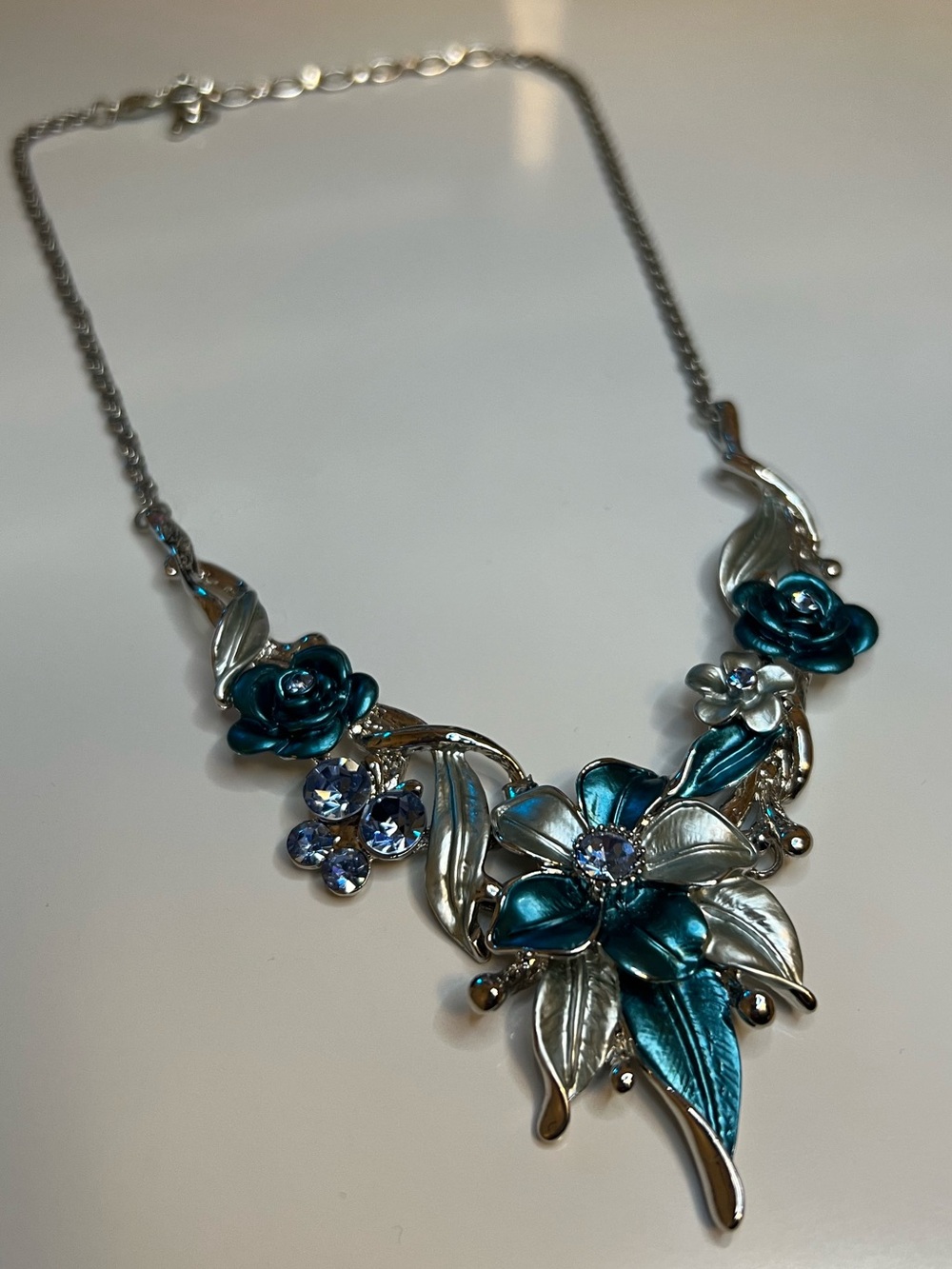 Vintage Silver & Blue Tone Enamel Floral Necklace (EUC)